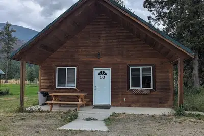 Image de Cozy and Relaxing Getaway Cabin #13