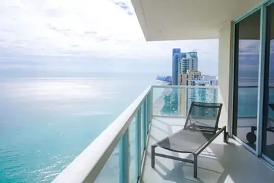 Image de Beach Front Luxury Condo