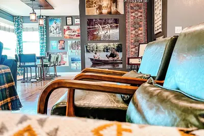 Image de Spacious 5-bedroom House Just 1 Block from the Lake, with a Boat Launch!