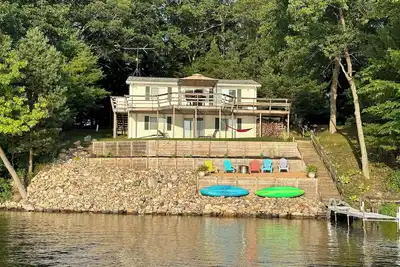 Image de Townline Lake 3-bedroom Lake Front house. Breathtaking view and loaded amenities.