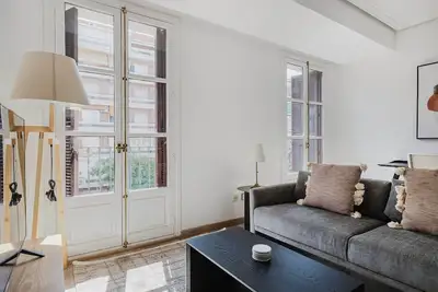 Image de Terrific Berruguete 2br w/ Balcony, A/C, Doorman & Washer, by Blueground