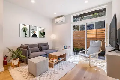 Image de Perch - Charming 2br with parking, Ac, and a rooftop view