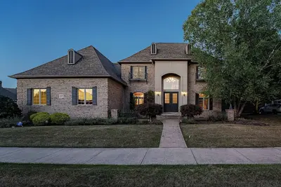 Image de Spacious 4-bedroom house in serene Highland Hts! W\/ pool Ac, WiFi, fitness room