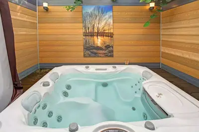 Image de Belle maison avec jacuzzi et grand jardin