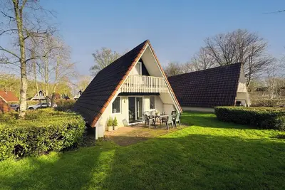 Image de Maison dans un parc avec piscine