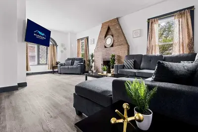 Image de Large-Group Ready-8br Home Near Niagara