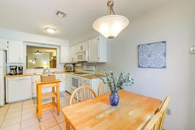 Image de Bella Vista Townhome w/ Deck Near Back 40 Trail!