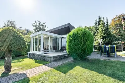 Image de Maison de vacances 'Bungalow Sebastian' avec terrasse privée, Wi-Fi et climatisation
