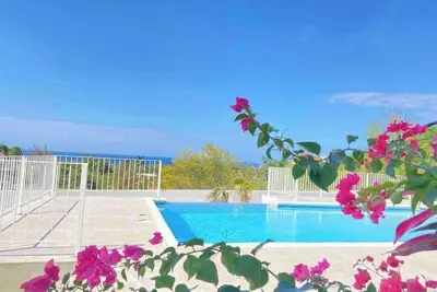 Image de This house is a 2 bedroom(s), 2. 5 bathrooms, located in Montego Bay, St. James Parish.