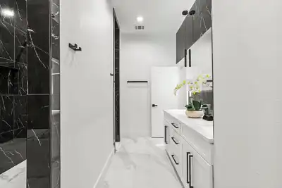 Image de Luxury Home 5 Minutes from downtown Dallas! \n\n