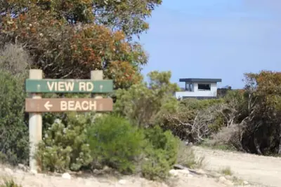 Image de Architecturally designed - off grid adventure & close to beach, awesome views