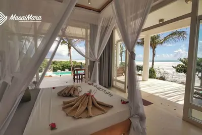 Image de Unique beachfront boutique hotel with infinity pool, facing the indian ocean\n