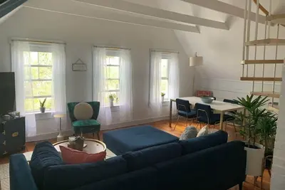 Image de Serene 2bd Condo in Heart of Ptown - Steps to Commercial St, Pet Friendly