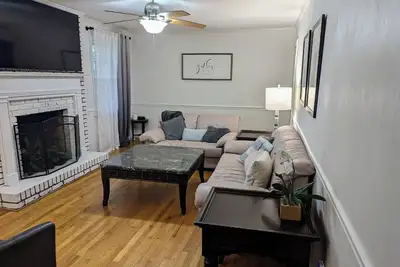 Image de Spacious 4-bed home with king suites, near Riverbanks Zoo and downtown Columbia.