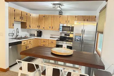 Image de Cozy 4-bedroom condo-with private access to the waterfront