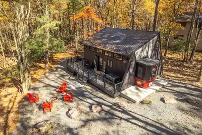 Image de Gondola34 - the Poconos most unique tiny cabin!