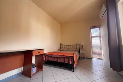Image de Charming 2-bedroom apartment with WiFi and Ac in Cyber Village, Ebene.