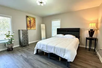 Image de Lincoln Ave Home By Naval Base!