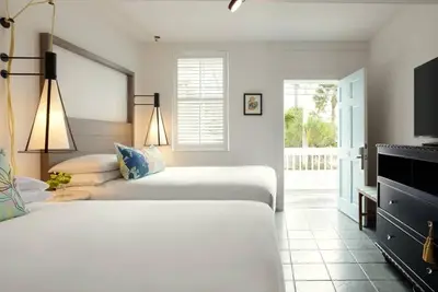 Image de Modern Lodge w/ Outdoor Pool Access & Free Breakfast, Near Attractions!