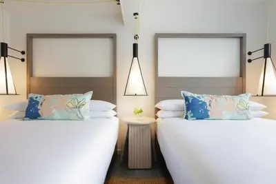 Image de 2 Rooms for the whole family w/ Pool Access & Free Breakfast, Near Museums!