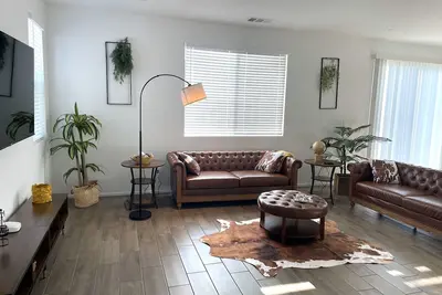 Image de Modern Desert Gem, Boho Retreat, 2 Living Rooms, Sleeps 10