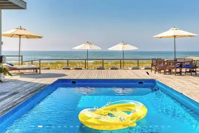 Image de Oceanfront renovated home in Fi Pines, stunning views & spacious outdoor oasis