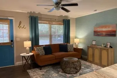 Image de The Coastal Haven / King Bed / Wifi / Near Shopping & Dining