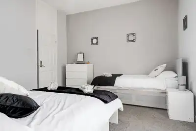 Image de 4Bed Contractors + Long Term Free Parking