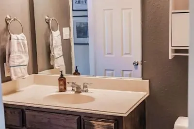 Image de Charming 3 Br Sunny South Dallas Home\n\n