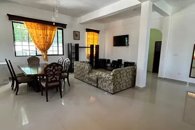 Image de Nature view in a quiet urban neighborhood 1-bedroom house with WiFi and Ac