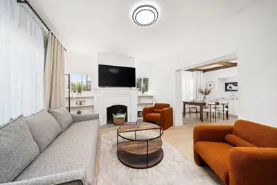 Image de Charming 2-bedroom house in serene Alhambra with Ac, WiFi