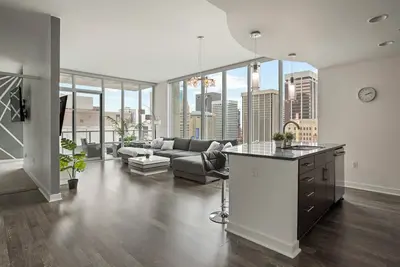 Spire 1508 Corner 2 Bed 2 Bath, Top Notch Amenities!