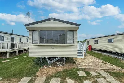 Image de 6 berth caravan at St Osyth Beach Holiday Park in Essex ref 28007gc