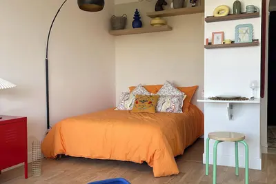 Luxueux studio proche gare. Paris et La Défense en quelques minutes