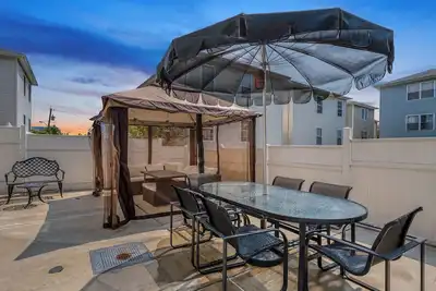 Image de 3br/2. 5ba • Parking • Comfort, Style & Convenience