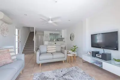 Image de Unit 6 - Villa Aqua 6 - - Riverfront Noosaville