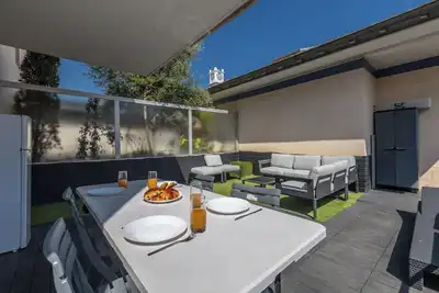 Image de A quiet place with terrace in the heart of Cannes