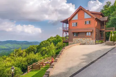 Image de Long Range Views! ! Spacious 5-bedroom House Great For Multi Families!