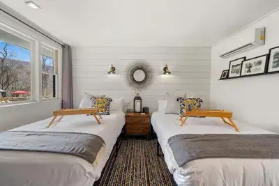 Image de Chic Modern Farmhouse Retreat Featuring a Peaceful Garden Gazebo and Fire Pit View