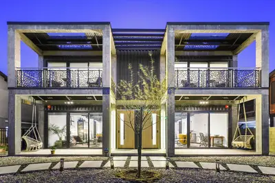 Image de New Luxury Concrete Home: Minutes from the Beach