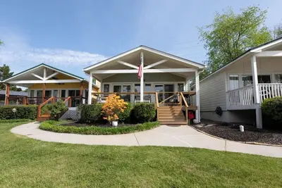 Image de The Lakeside Cottage with 2 docks, pet friendly in Hiawassee, Ga