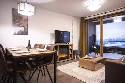 Image de 4 pièces 8 personnes Premium