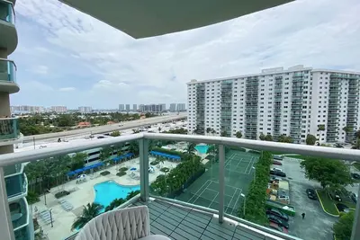 Image de Cozy 1-bedroom condo with Ac, fitness room, WiFi in welcoming Sunny Isles Beach