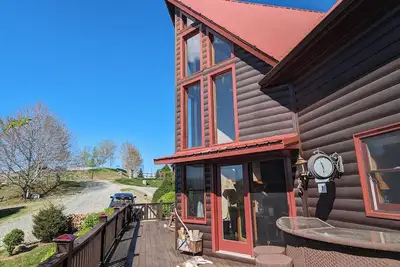 Image de 3-bedroom cabin in beautiful Piney Creek, Nc. Relax and enjoy the mountains.