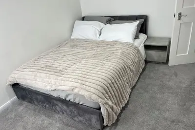 Image de 3 Bed House - Sleeps 5 - Garden - Parking - Wifi