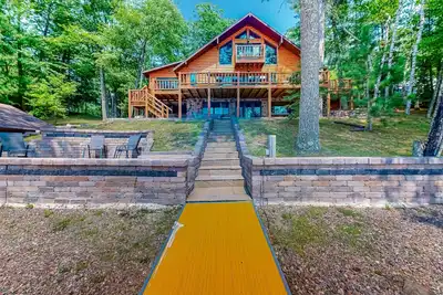 Image de Lake House on Little Crawling Stone Lake w/ patio, docks, grill, firepit, & Wifi