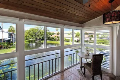 Image de Stunning lakefront condo on Siesta Key with private beach access - Gbb 1315