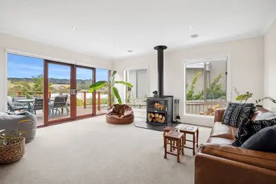 Image de Spring Valley Haven with Serene Views Pet Friendly