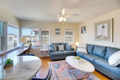 Image de Walk to Sand & Surf - Bright Manhattan Beach Apt!
