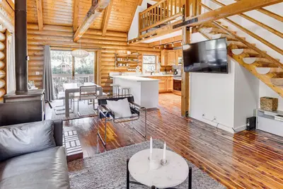 Image de Community Pool: Modern Cabin in Pine Mountain Club